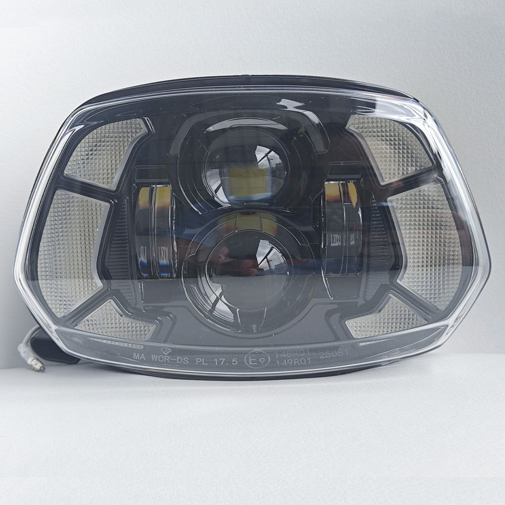 مصباح أمامي LED مع إضاءة نهاري - مراجعة Model Kit Vespa وسعره